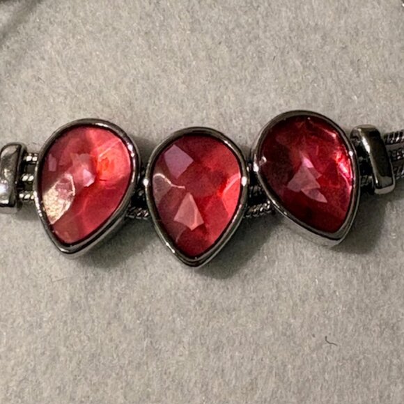 Chico's Reversible Navy Fuchsia Teardrop Silver Tone Magnetic Close Bracelet NWT - Picture 3 of 7